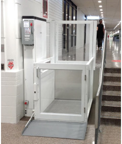 Thang nâng xe lăn SAVARIA V1504 VPL, nâng sàn theo chiều thẳng đứng Thang nâng xe lăn SAVARIA V1504 VPL, nâng sàn theo chiều thẳng đứng